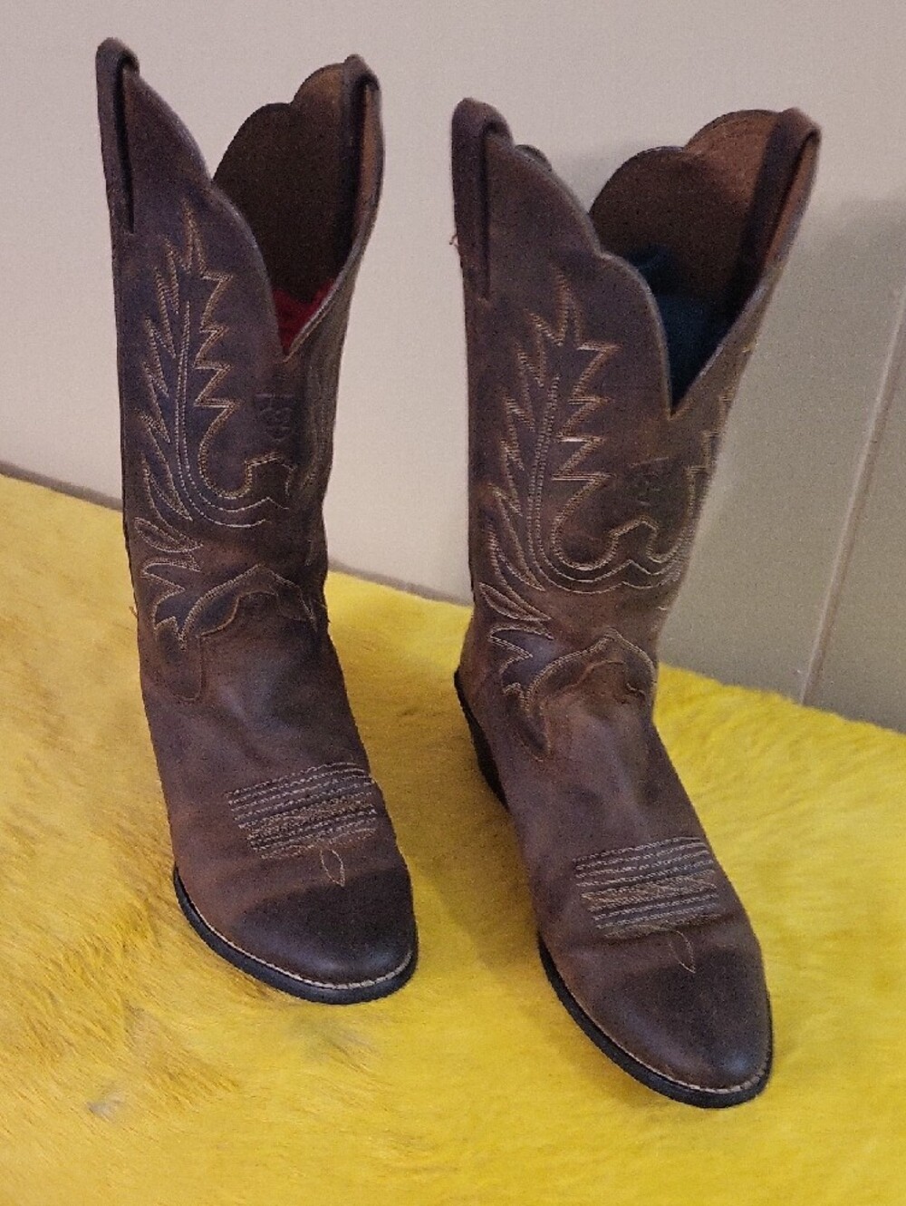 Ariat Chestnut Brown Leather Western Boots, Size 8 - Picture 3 of 10